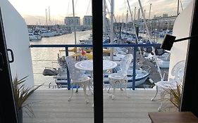 Seascape - Floating Home At Brighton Marina With Free Parking