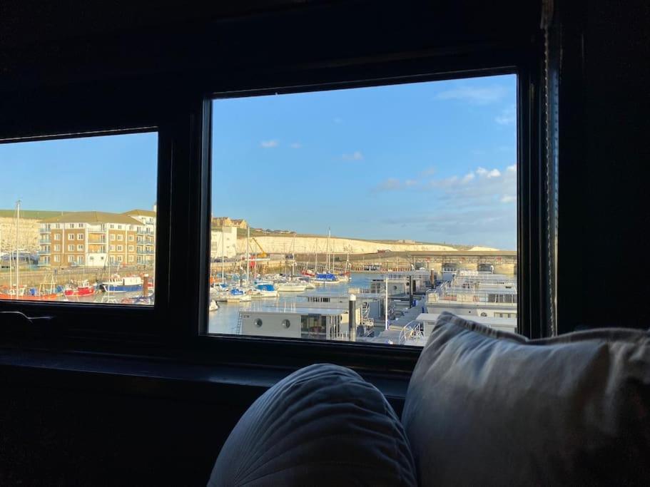 Seascape - Floating Home At Brighton Marina With Free Parking Exterior photo
