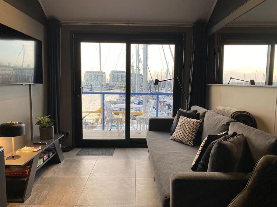 Seascape - Floating Home At Brighton Marina With Free Parking Exterior photo