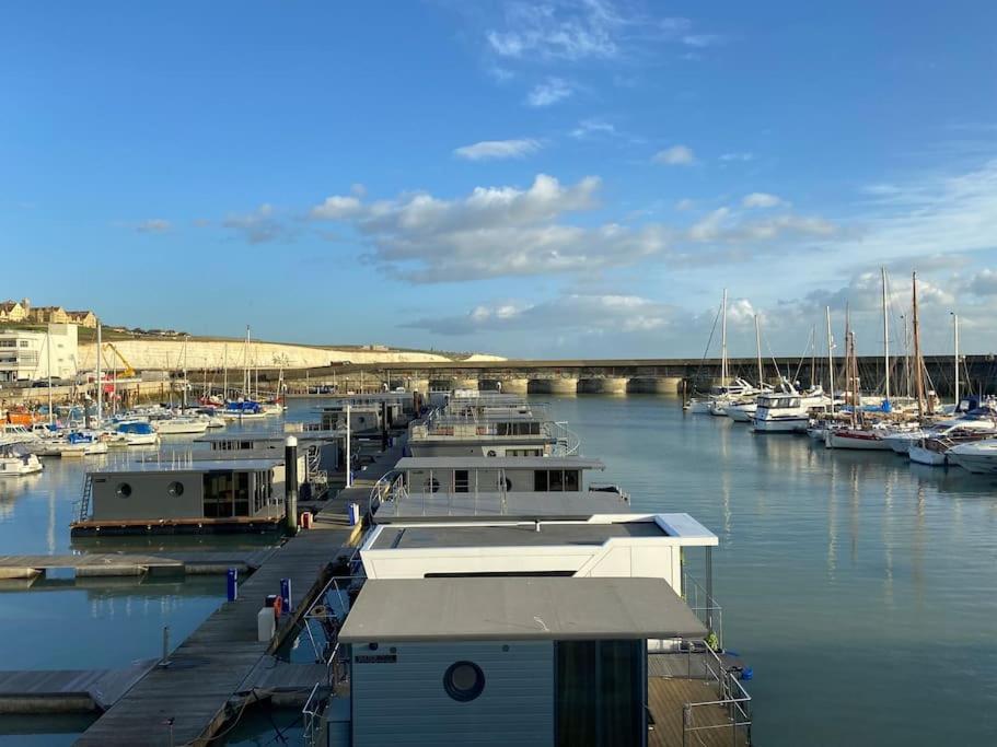 Seascape - Floating Home At Brighton Marina With Free Parking Exterior photo