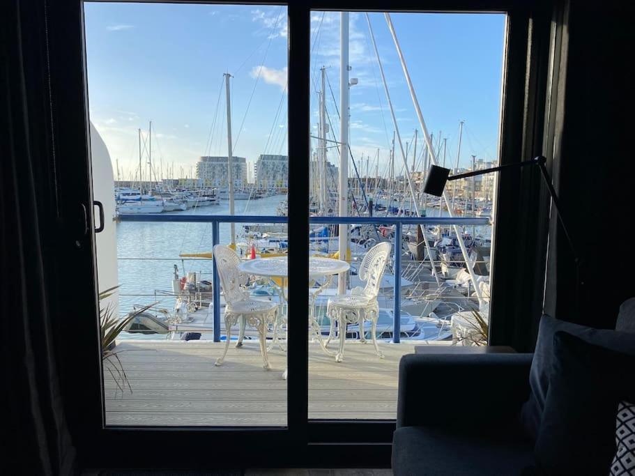 Seascape - Floating Home At Brighton Marina With Free Parking Exterior photo
