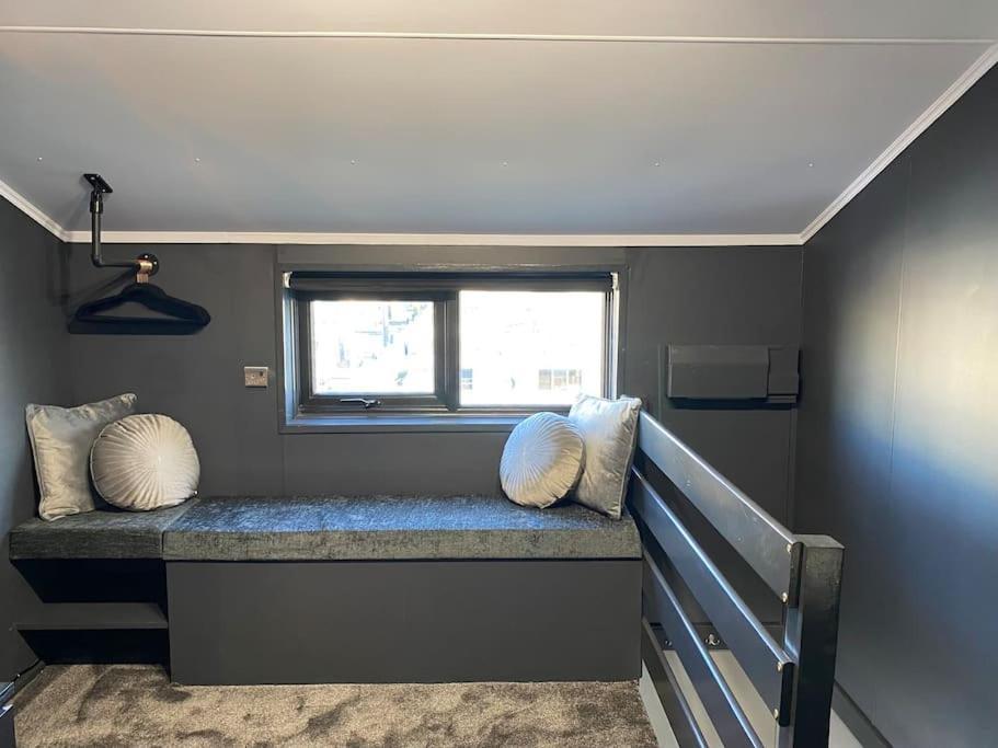 Seascape - Floating Home At Brighton Marina With Free Parking Exterior photo