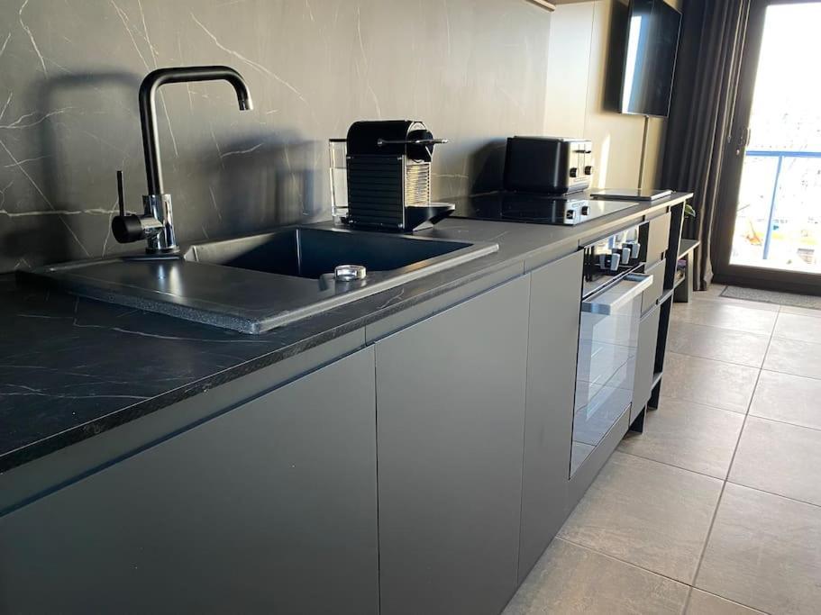 Seascape - Floating Home At Brighton Marina With Free Parking Exterior photo