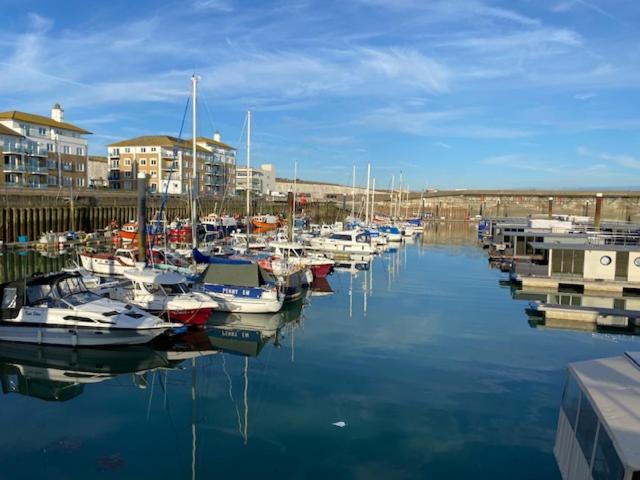 Seascape - Floating Home At Brighton Marina With Free Parking Exterior photo