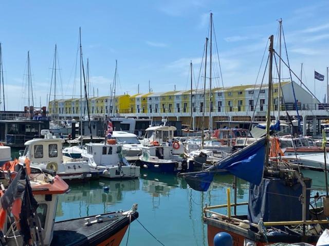 Seascape - Floating Home At Brighton Marina With Free Parking Exterior photo