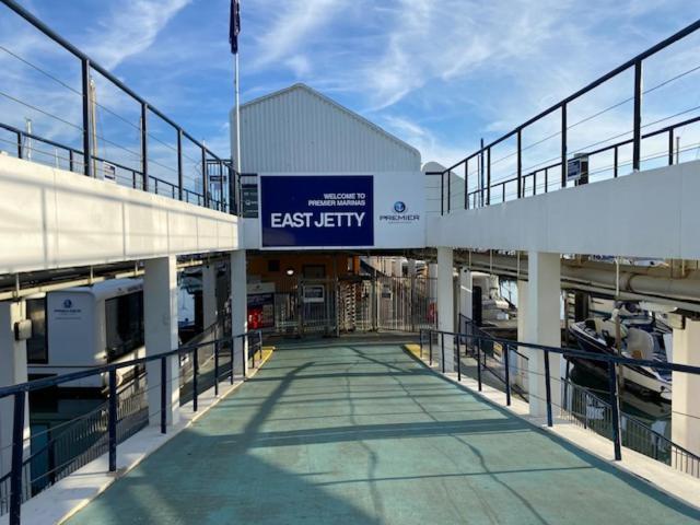 Seascape - Floating Home At Brighton Marina With Free Parking Exterior photo